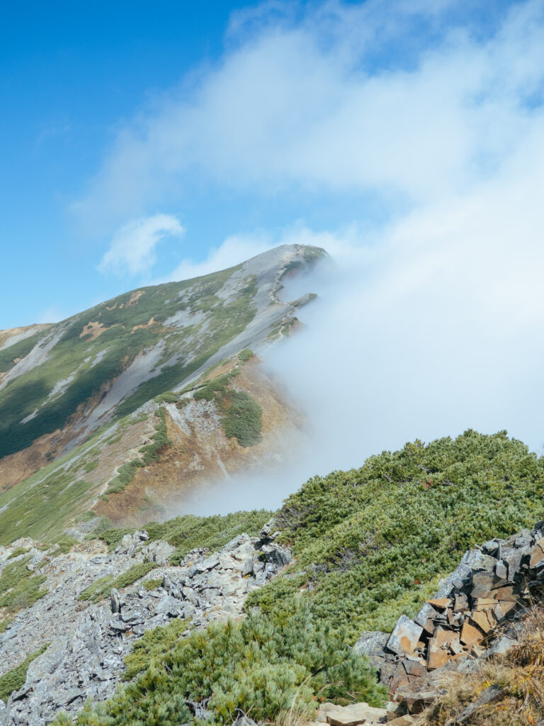 粋な山容 爺ヶ岳・鹿島槍
